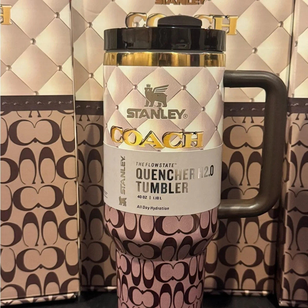 Stanley Coach Quencher Tumbler in Brown and Cream - Picture 2 of 3